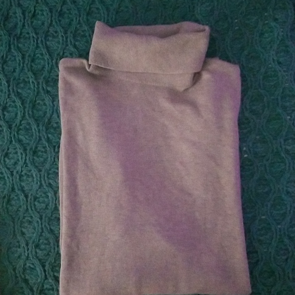 H&M Olive Brown turtle neck long Sleeve Sweater size small like new